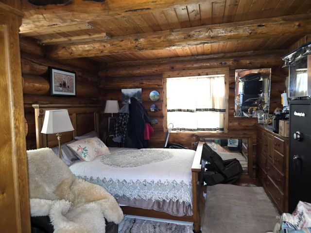 68 Panorama Dr, Lenore, ID 83541