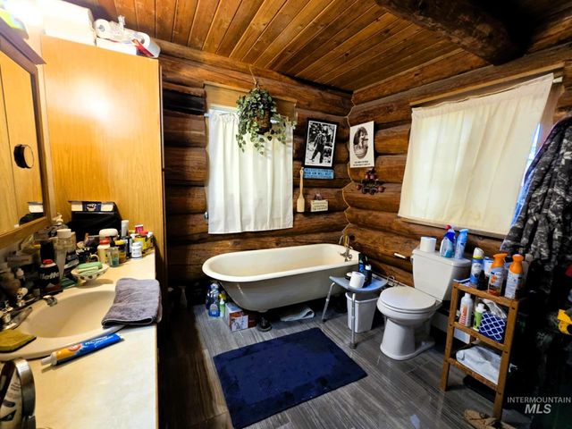 68 Panorama Dr, Lenore, ID 83541