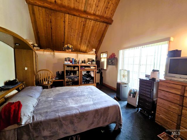 68 Panorama Dr, Lenore, ID 83541