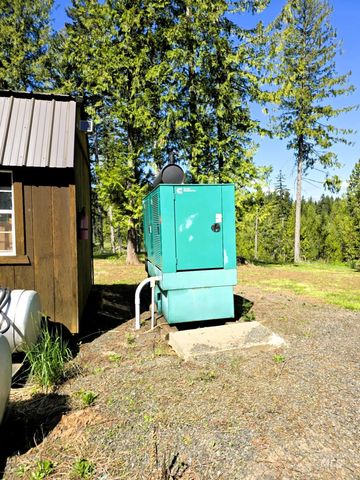 68 Panorama Dr, Lenore, ID 83541