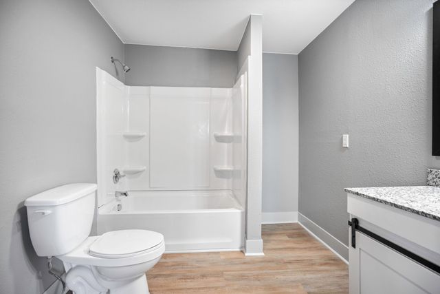 2574 Onawa Street, Des Moines, IA 50317