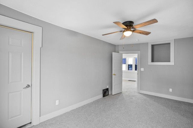 2574 Onawa Street, Des Moines, IA 50317