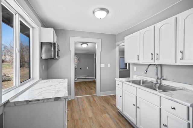 2574 Onawa Street, Des Moines, IA 50317