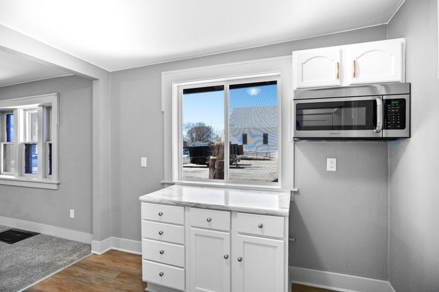 2574 Onawa Street, Des Moines, IA 50317