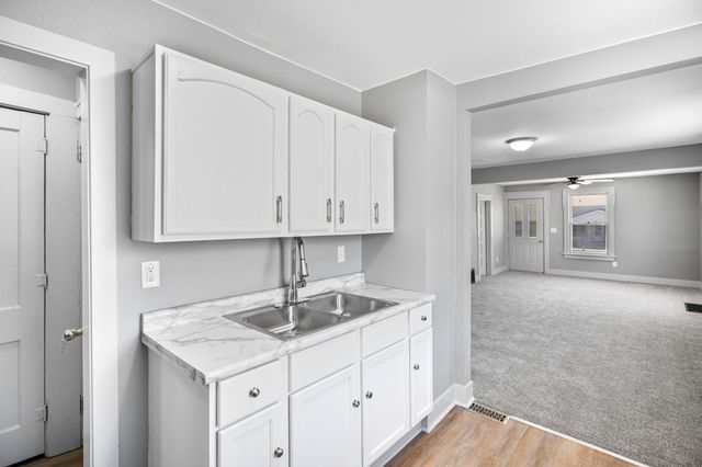 2574 Onawa Street, Des Moines, IA 50317