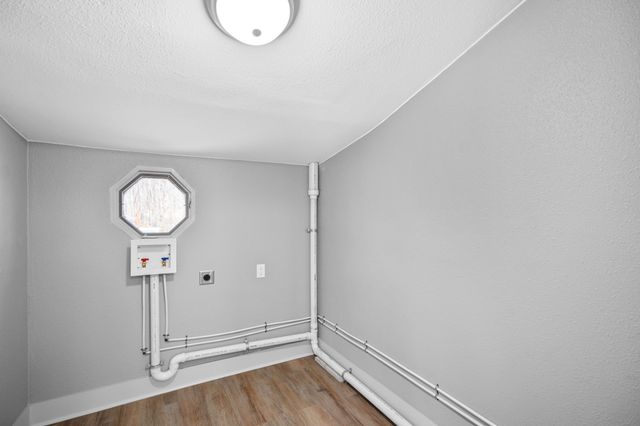 2574 Onawa Street, Des Moines, IA 50317