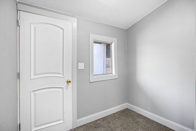 2574 Onawa Street, Des Moines, IA 50317