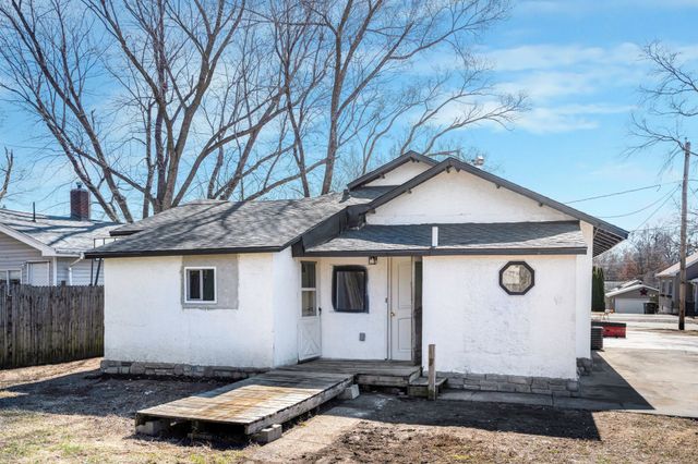 2574 Onawa Street, Des Moines, IA 50317