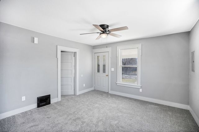 2574 Onawa Street, Des Moines, IA 50317