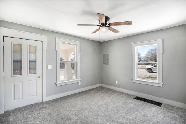 2574 Onawa Street, Des Moines, IA 50317