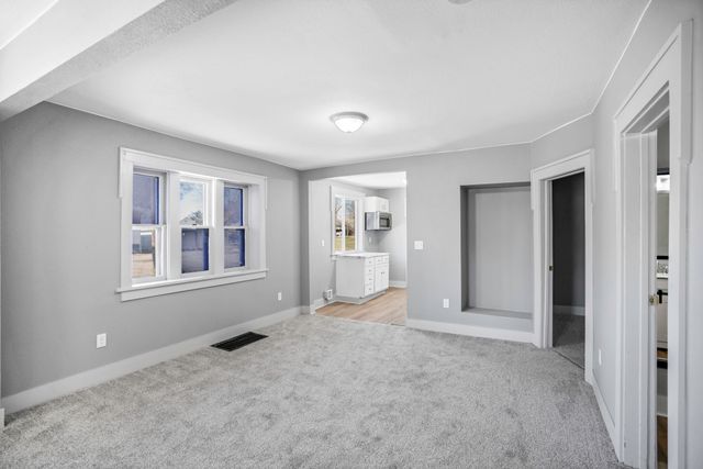 2574 Onawa Street, Des Moines, IA 50317