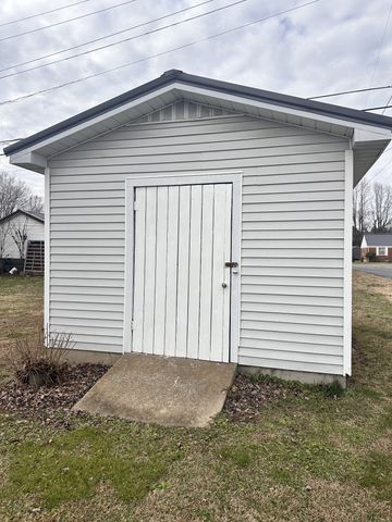 813 N Military Ave, Lawrenceburg, TN 38464