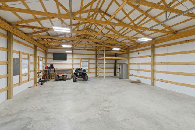 1041 Twin Creek Rd, Charlotte, TN 37036