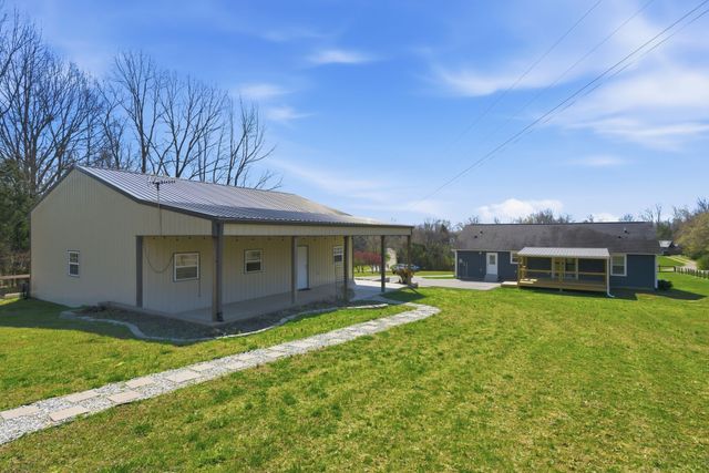 1041 Twin Creek Rd, Charlotte, TN 37036