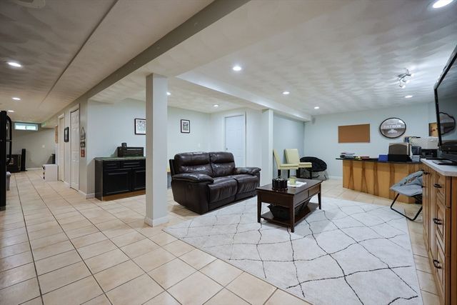 50 Dexter Ave, Seekonk, MA 02771