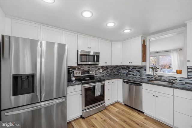 2400 YOUNGS DR, Haymarket, VA 20169