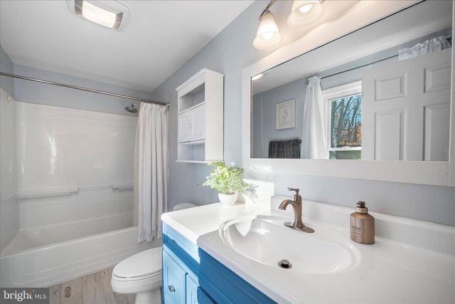 2400 YOUNGS DR, Haymarket, VA 20169