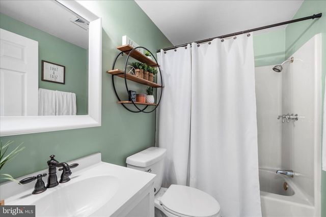 2400 YOUNGS DR, Haymarket, VA 20169