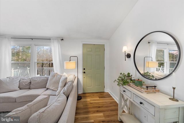 2400 YOUNGS DR, Haymarket, VA 20169