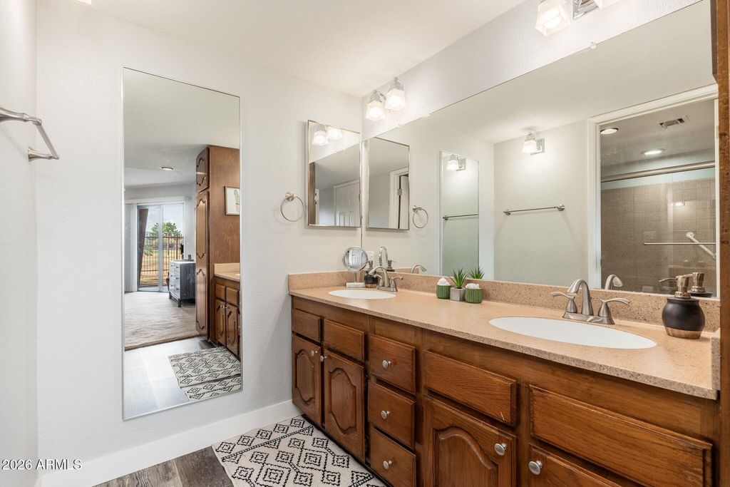 Image 25 of property listing at 12212 N Paradise Village Parkway S 129, Phoenix, AZ 85032