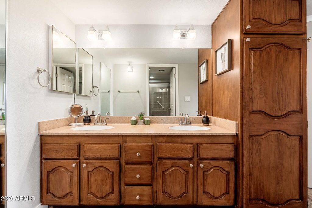 Image 26 of property listing at 12212 N Paradise Village Parkway S 129, Phoenix, AZ 85032