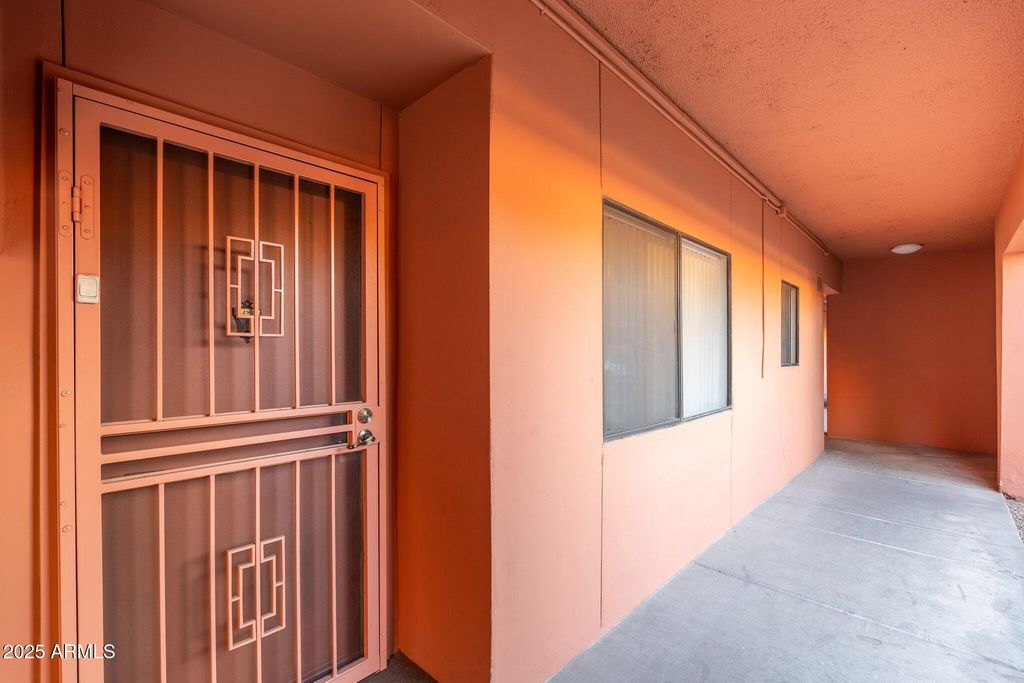 Image 31 of property listing at 12212 N Paradise Village Parkway S 129, Phoenix, AZ 85032