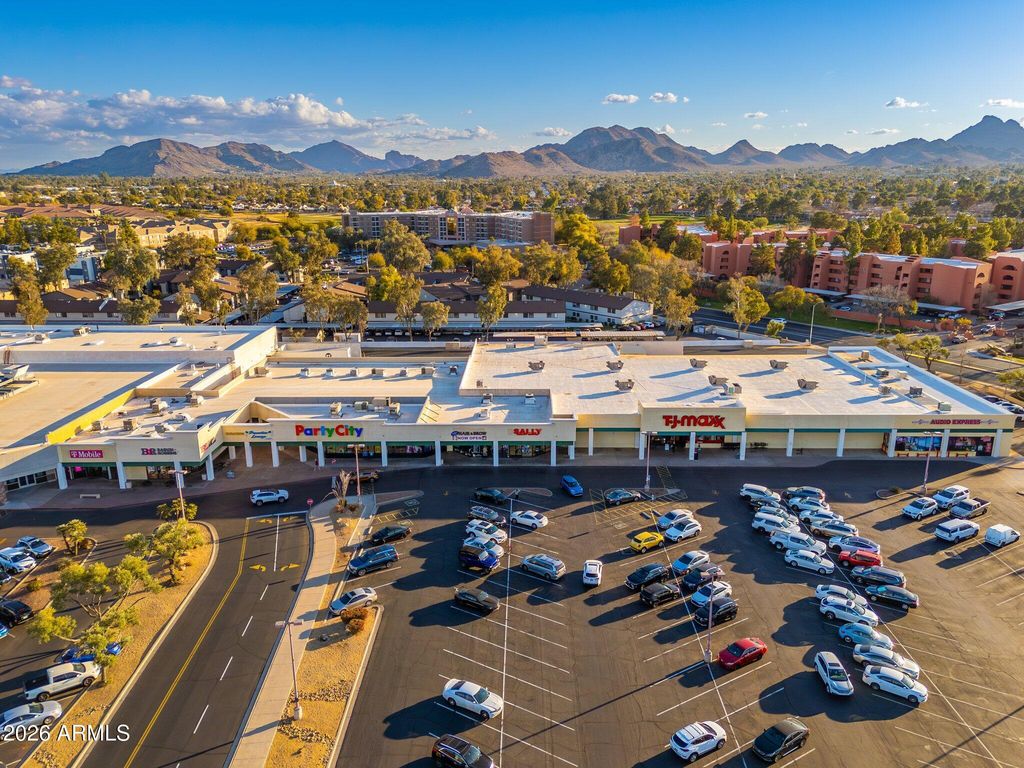 Image 67 of property listing at 12212 N Paradise Village Parkway S 129, Phoenix, AZ 85032