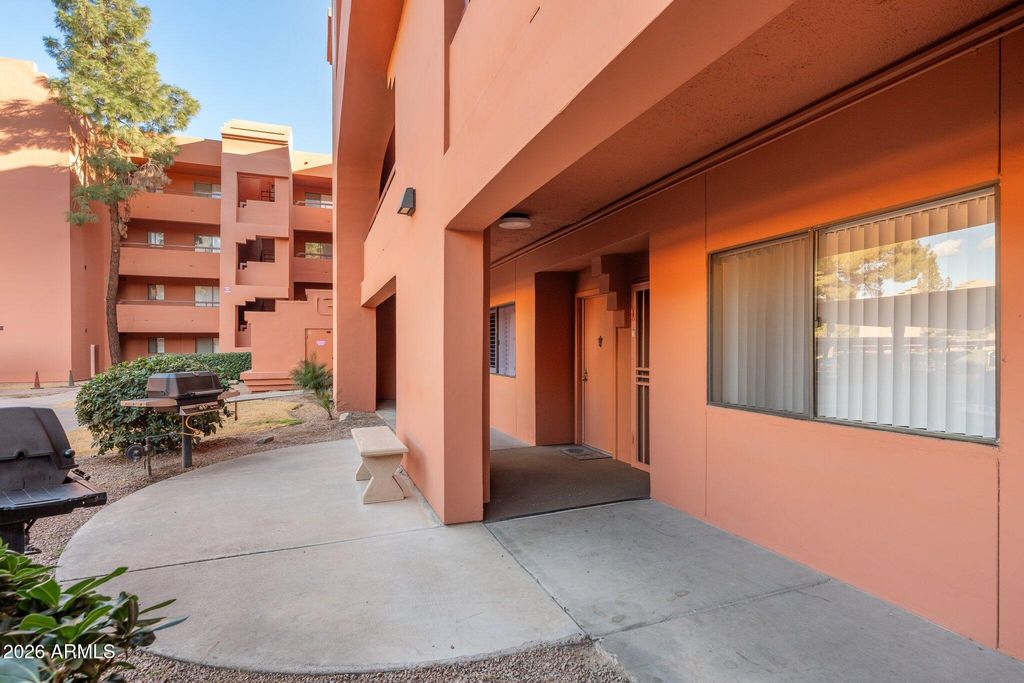 Image 7 of property listing at 12212 N Paradise Village Parkway S 129, Phoenix, AZ 85032