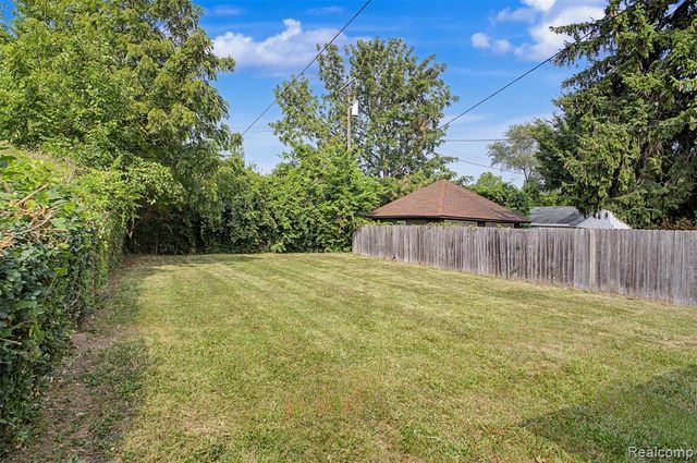 8835 Robson Street, Detroit, MI 48228