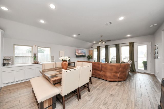 1711 Rustling Creek Drive, Missouri City, TX 77459