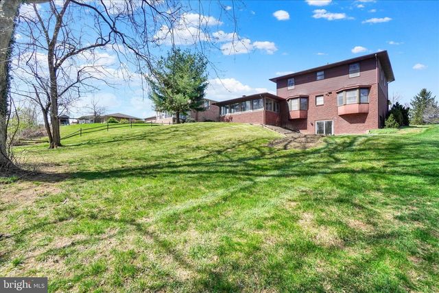 3745 STARVIEW DR, York, PA 17402