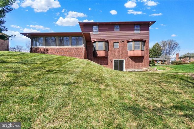 3745 STARVIEW DR, York, PA 17402