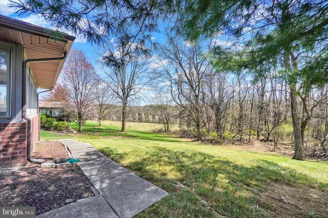 3745 STARVIEW DR, York, PA 17402