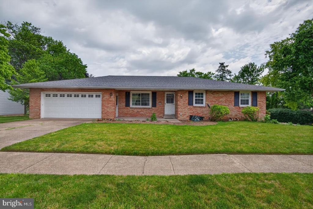 426 SIOUX DR, Mechanicsburg, PA 17050