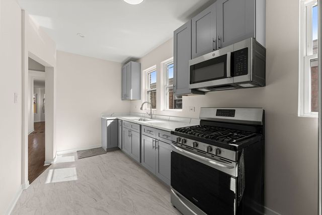 8950 S Lowe Avenue, Chicago, IL 60620