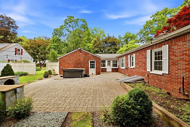 130 Connecticut Ave, Springfield, MA 01104