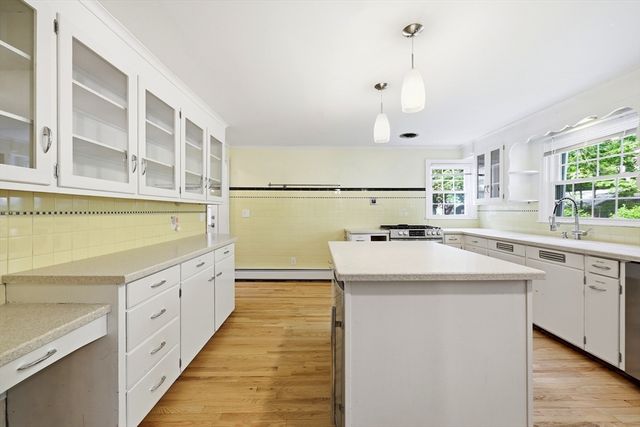 130 Connecticut Ave, Springfield, MA 01104