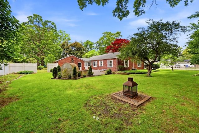 130 Connecticut Ave, Springfield, MA 01104