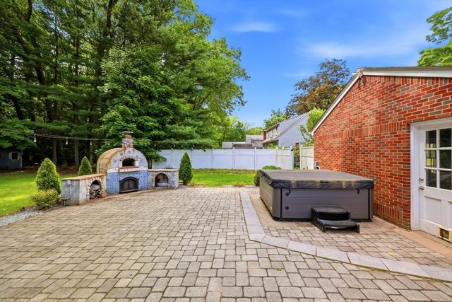 130 Connecticut Ave, Springfield, MA 01104