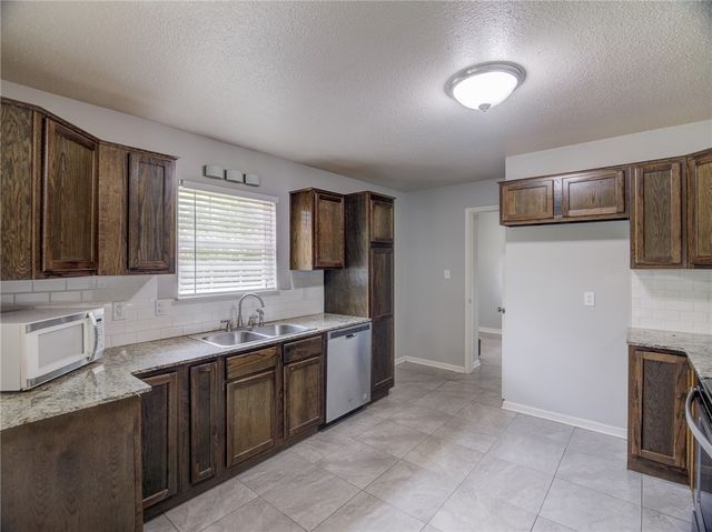 2101 Sycamore Place, Springdale, AR 72762