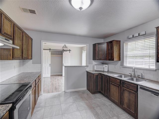 2101 Sycamore Place, Springdale, AR 72762