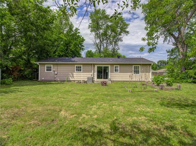 2101 Sycamore Place, Springdale, AR 72762