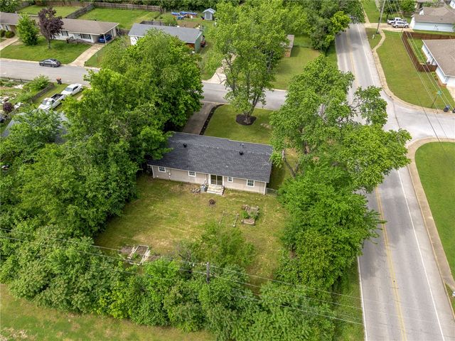 2101 Sycamore Place, Springdale, AR 72762