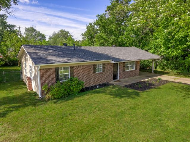 2101 Sycamore Place, Springdale, AR 72762