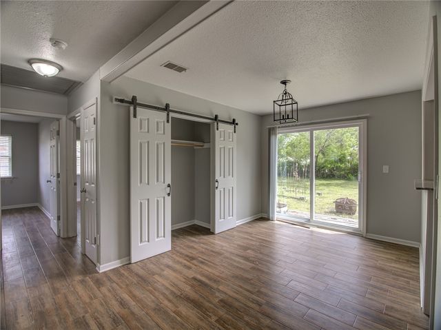 2101 Sycamore Place, Springdale, AR 72762