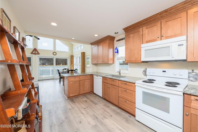 142 Black Point Road H9, Rumson, NJ 07760