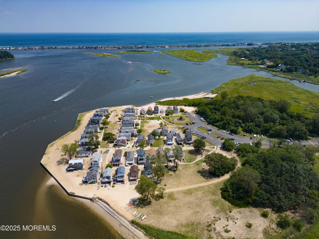 142 Black Point Road H9, Rumson, NJ 07760