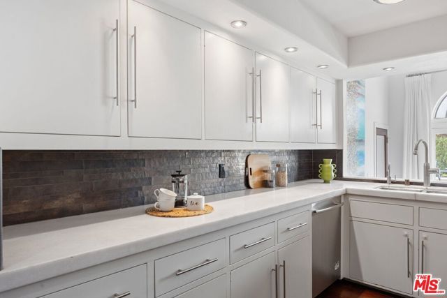 12011 Goshen Avenue 301, Los Angeles, CA 90049