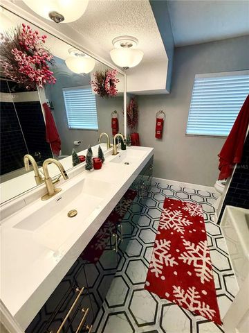 3233 TEAL AVENUE, Sarasota, FL 34232