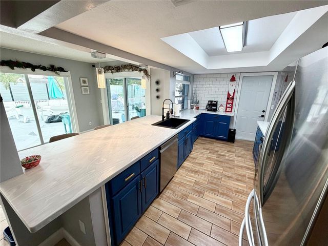 3233 TEAL AVENUE, Sarasota, FL 34232